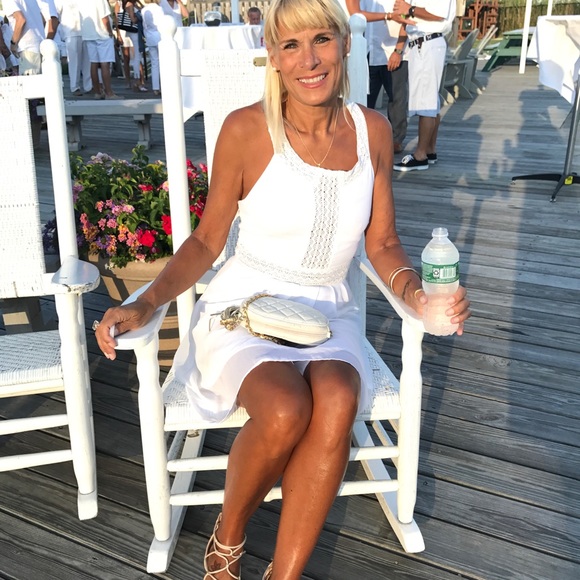 Meet your Posher, Yvonne- POSH AMBASSADOR 💜 - Picture 2 of 8